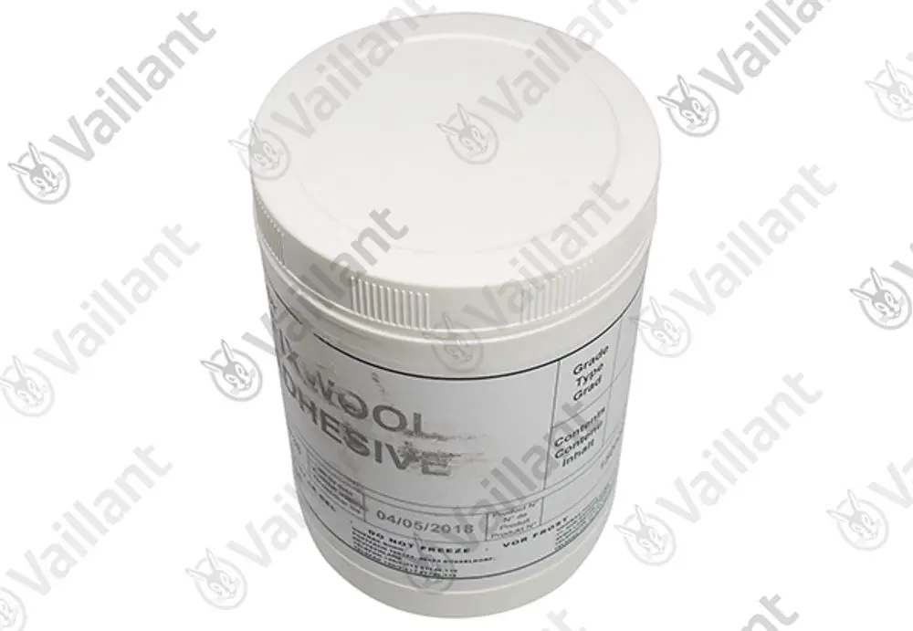 Weißer Behälter mit Aufschrift "Mineralwool Adhesive", zum Kleben von Mineralwolle. Enthält Informationen zu Inhalt und Haltbarkeitsdatum. Marke Vaillant sichtbar.